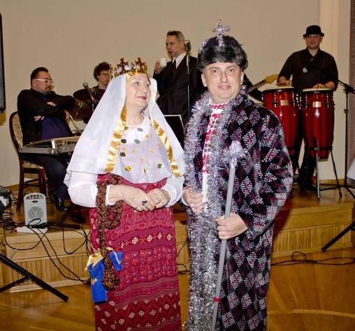 Встречают царь и царица