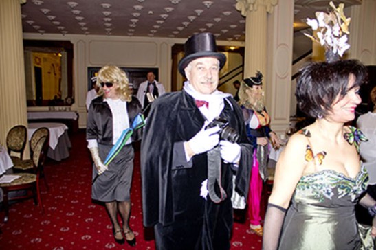 Выход в костюмах после полуночи