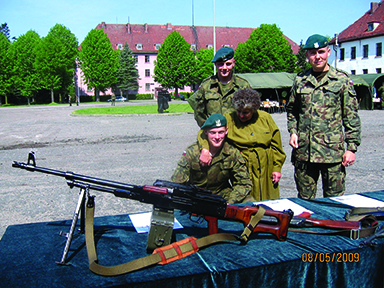 Dzien Zwyciestwa-2009 kalashnikov