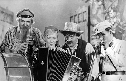 кадр из фильма „Волга-Волга”